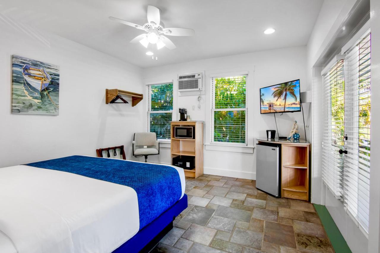 Deluxe Queen Room with Porch at Eden House
