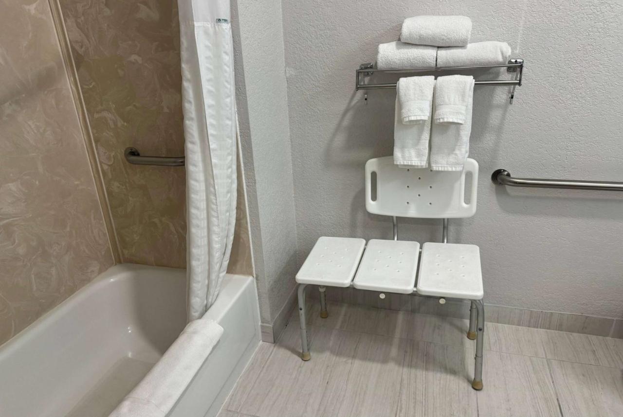 King Room - Mobility Access/Non-Smoking at Wingate by Wyndham Sioux City