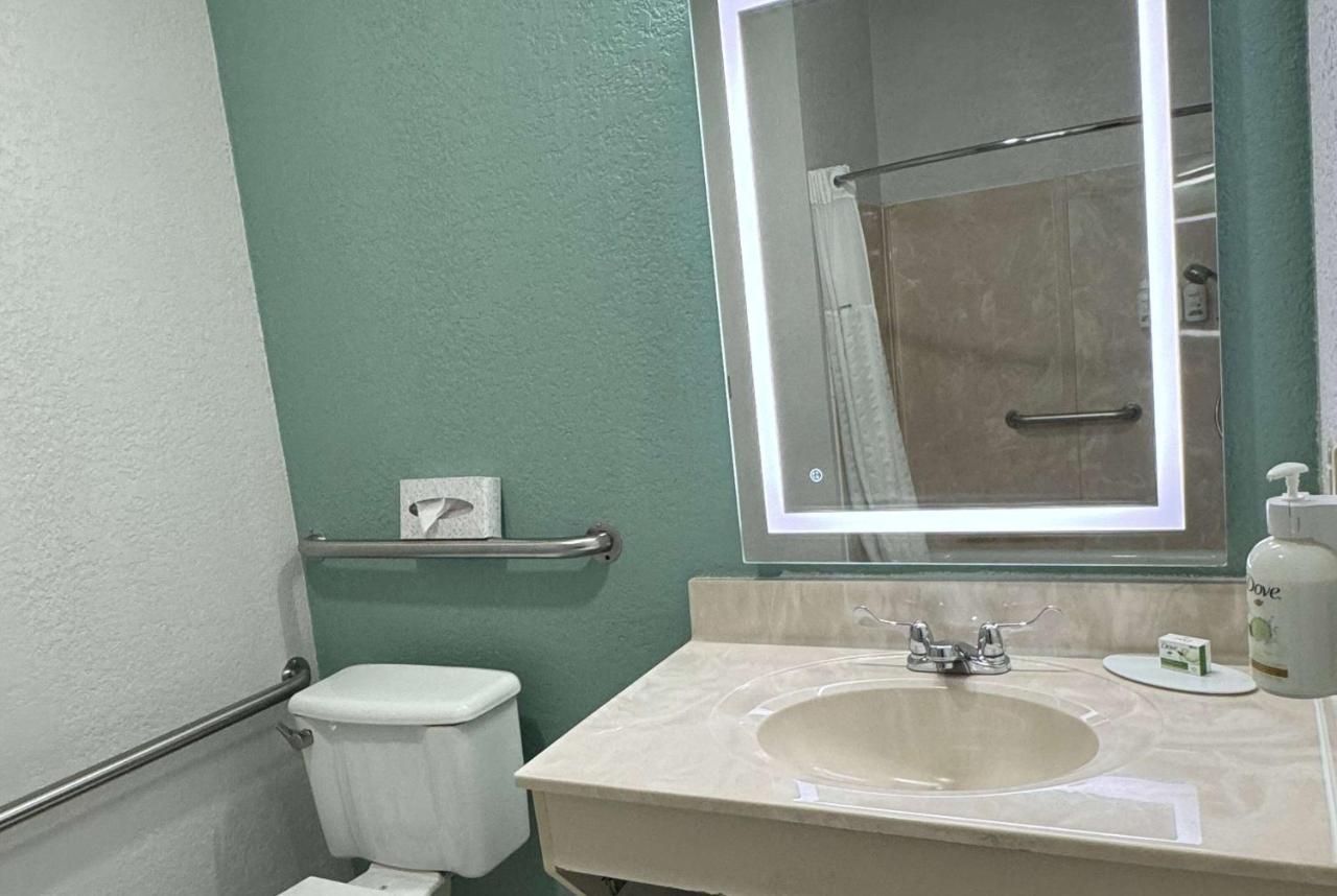 King Room - Mobility Access/Non-Smoking at Wingate by Wyndham Sioux City