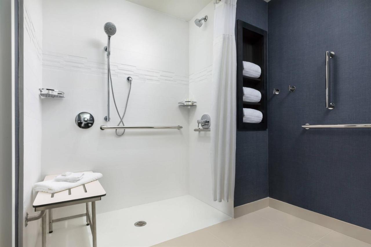 King Studio with Sofa Bed - Hearing Accessible at Residence Inn Long Island Garden City