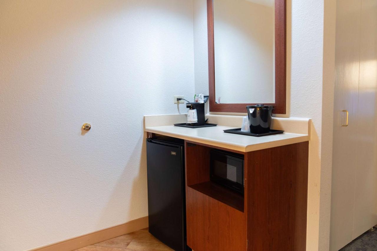 Executive Double Room with Two Double Beds at La Quinta Inn & Suites by Wyndham Bannockburn-Deerfield