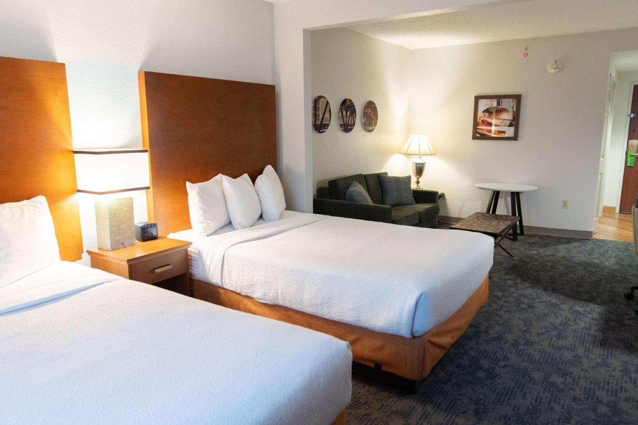 Double Room with Two Double Beds - Disability Access at La Quinta Inn & Suites by Wyndham Bannockburn-Deerfield