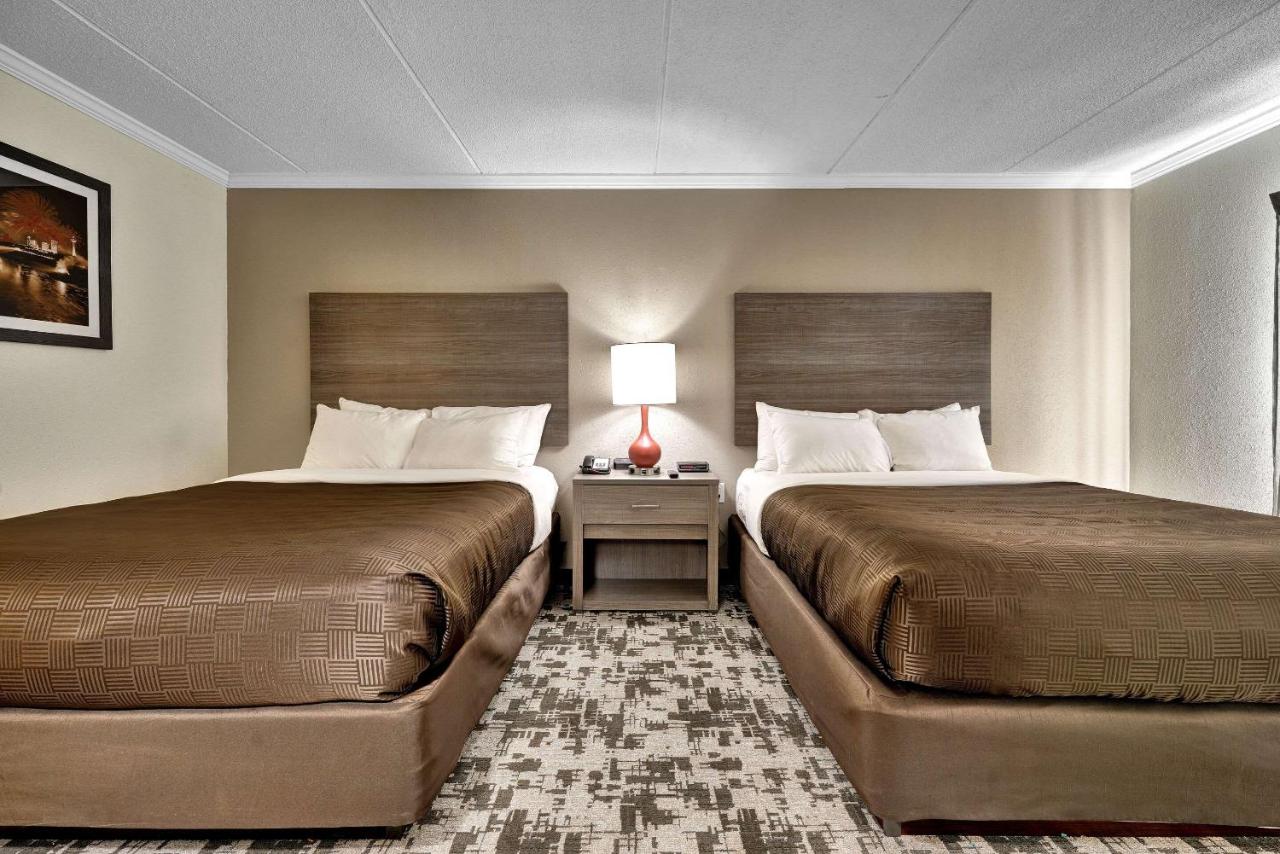 Queen Room with 2 Queen Beds - Non-Smoking at Quality Hotel & Suites At The Falls