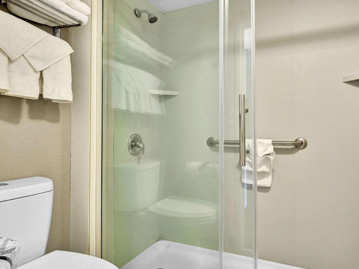 Queen Room with 2 Queen Beds - Non-Smoking at Quality Hotel & Suites At The Falls