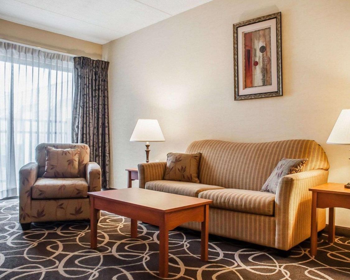 Junior Suite at Quality Hotel & Suites At The Falls