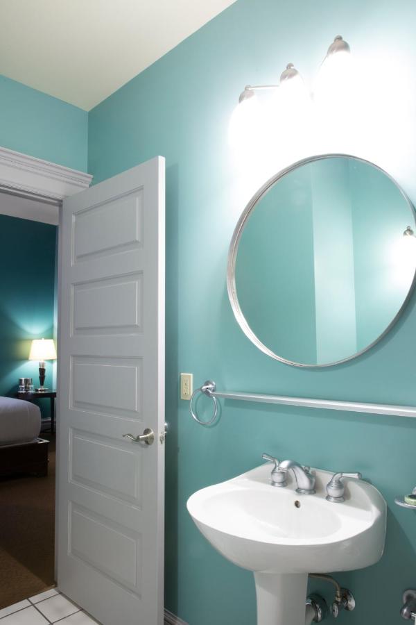 | Montvale Hotel