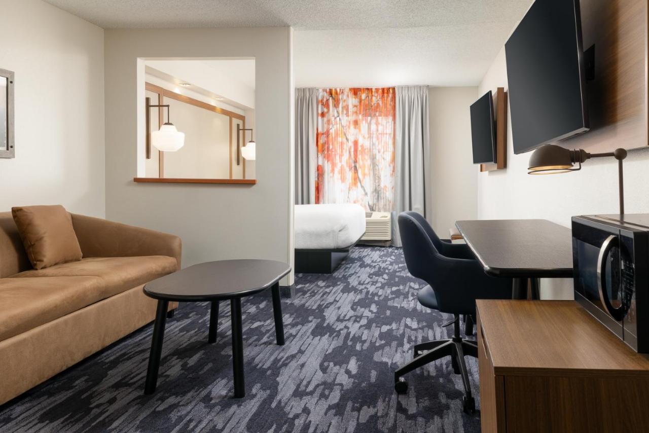 | Fairfield Inn and Suites by Marriott Cincinnati Eastgate