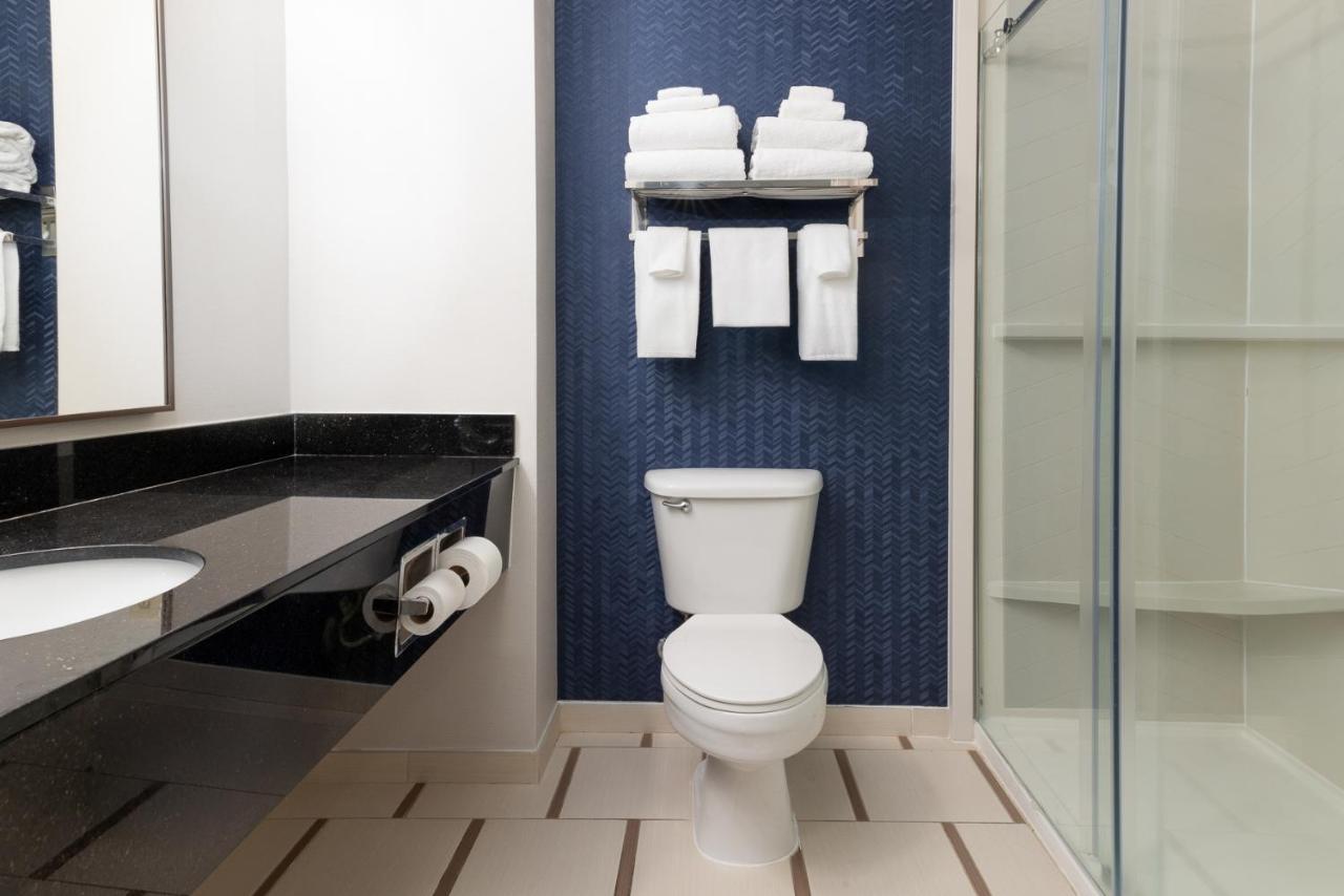 | Fairfield Inn and Suites by Marriott Cincinnati Eastgate