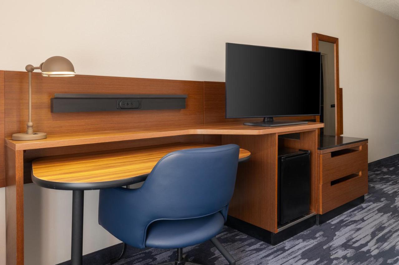 | Fairfield Inn and Suites by Marriott Cincinnati Eastgate