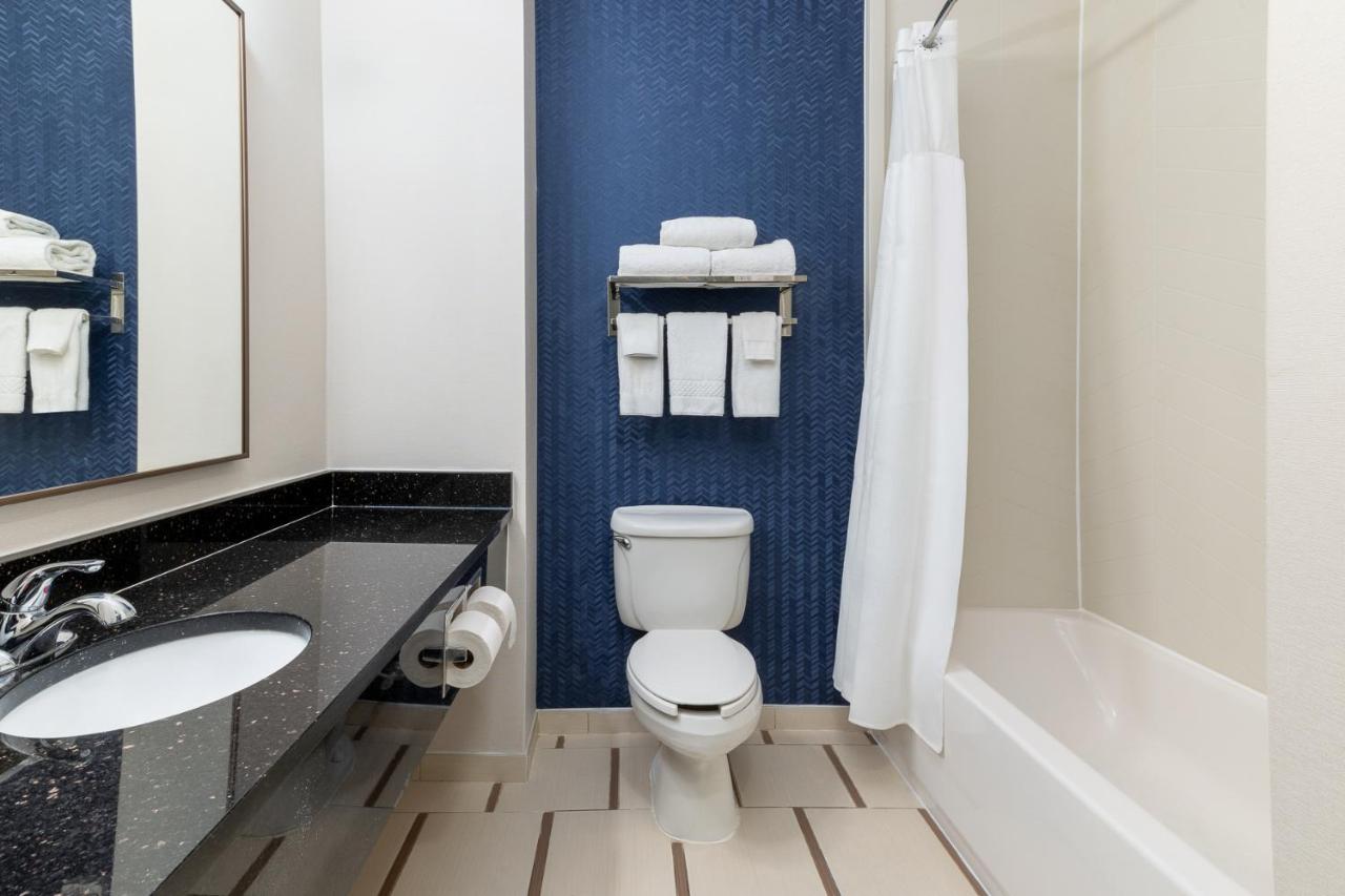 | Fairfield Inn and Suites by Marriott Cincinnati Eastgate