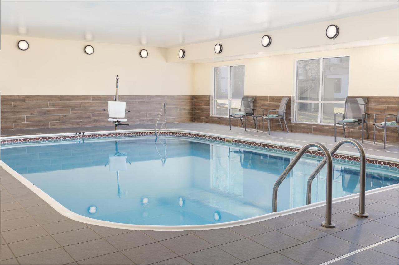| Fairfield Inn and Suites by Marriott Cincinnati Eastgate