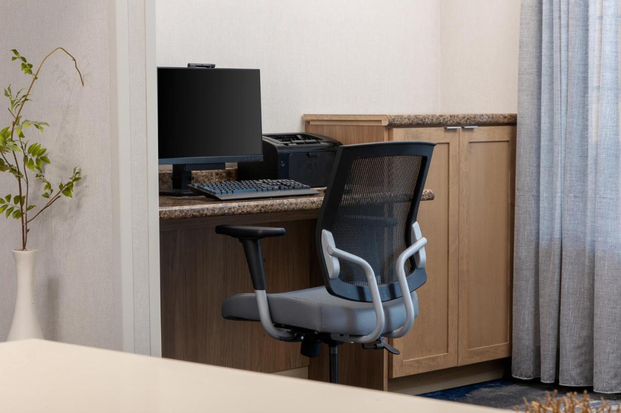 | Fairfield Inn and Suites by Marriott Cincinnati Eastgate