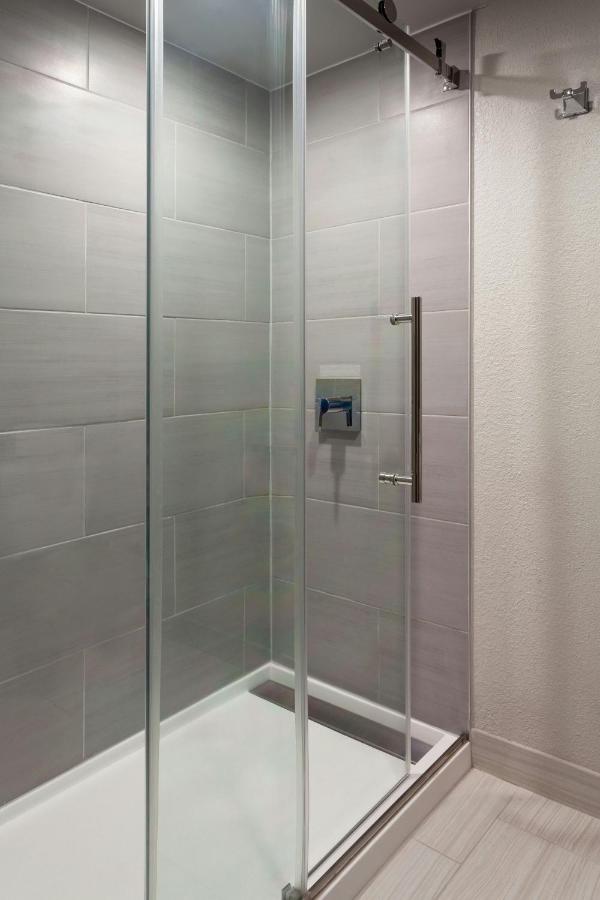 Guest room, 2 Double at Marriott Jacksonville