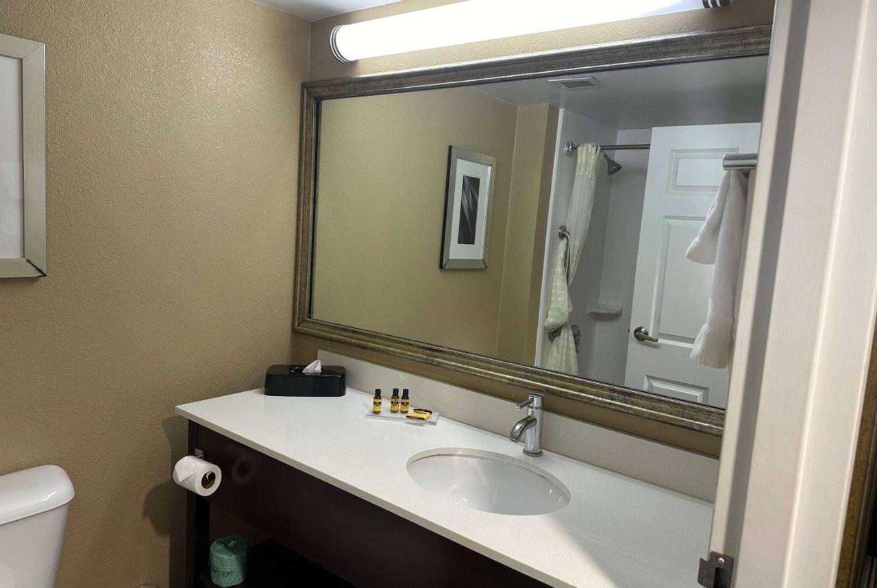  | Best Western Plus Harrisburg East Inn & Suites