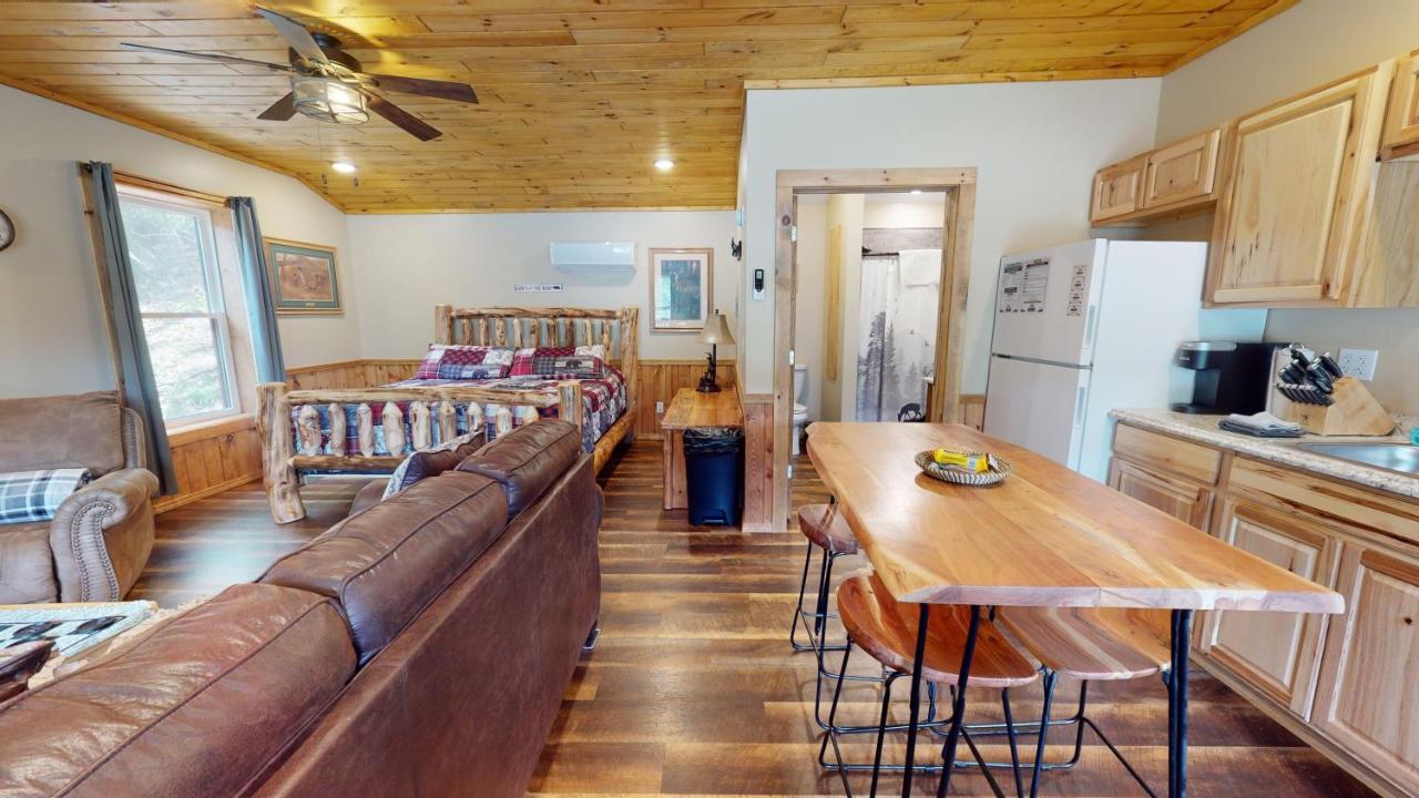 | Rough Cut Lodge
