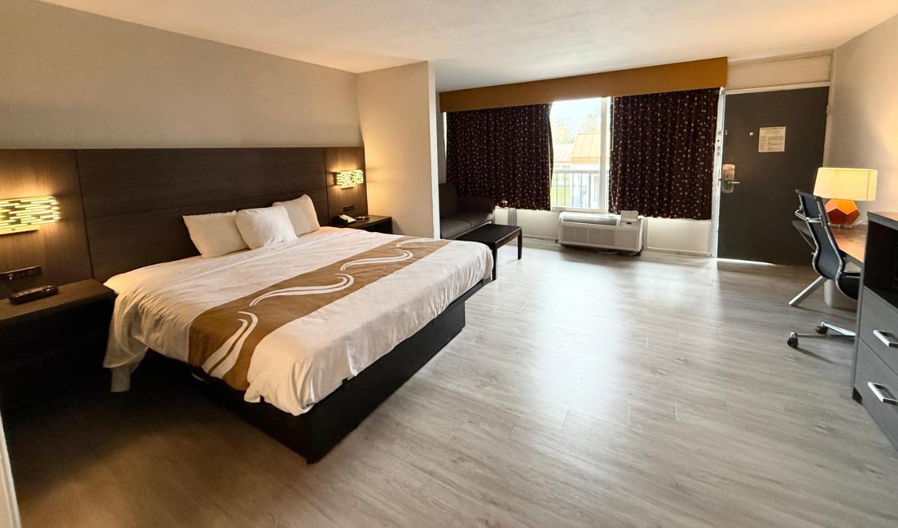 King Suite - Non-Smoking at Quality Inn & Suites Baton Rouge West – Port Allen