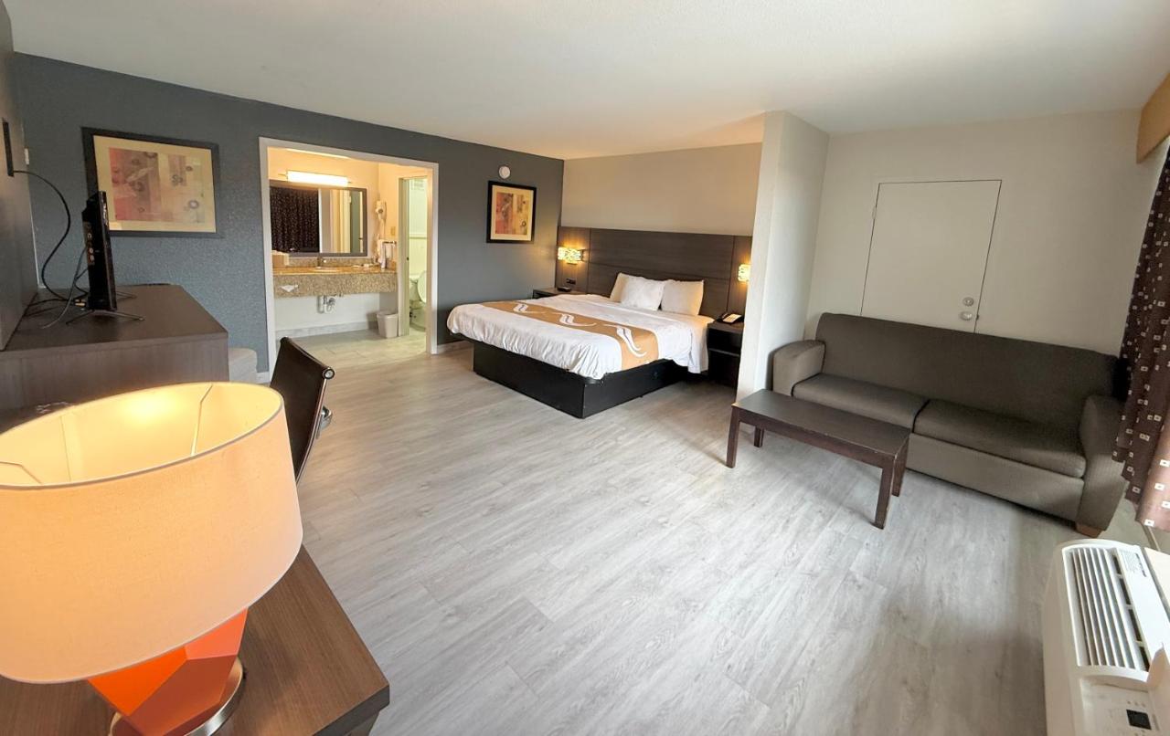 King Suite - Non-Smoking at Quality Inn & Suites Baton Rouge West – Port Allen