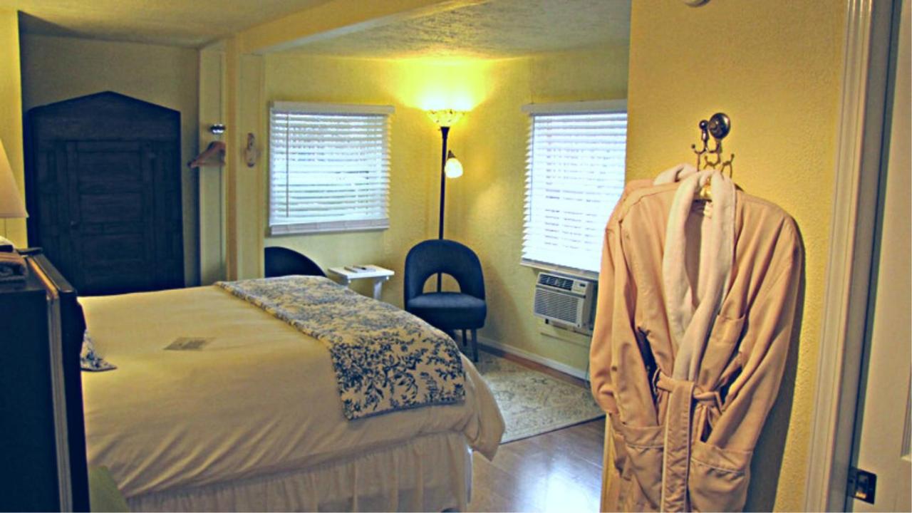 | 5 Ojo Inn Bed and Breakfast