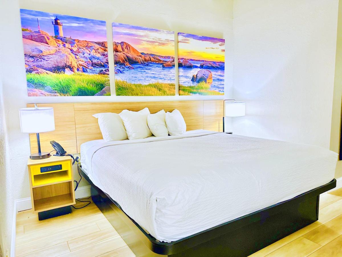 King Studio Suite - Non-Smoking at Days Inn by Wyndham Rutland/Killington Area