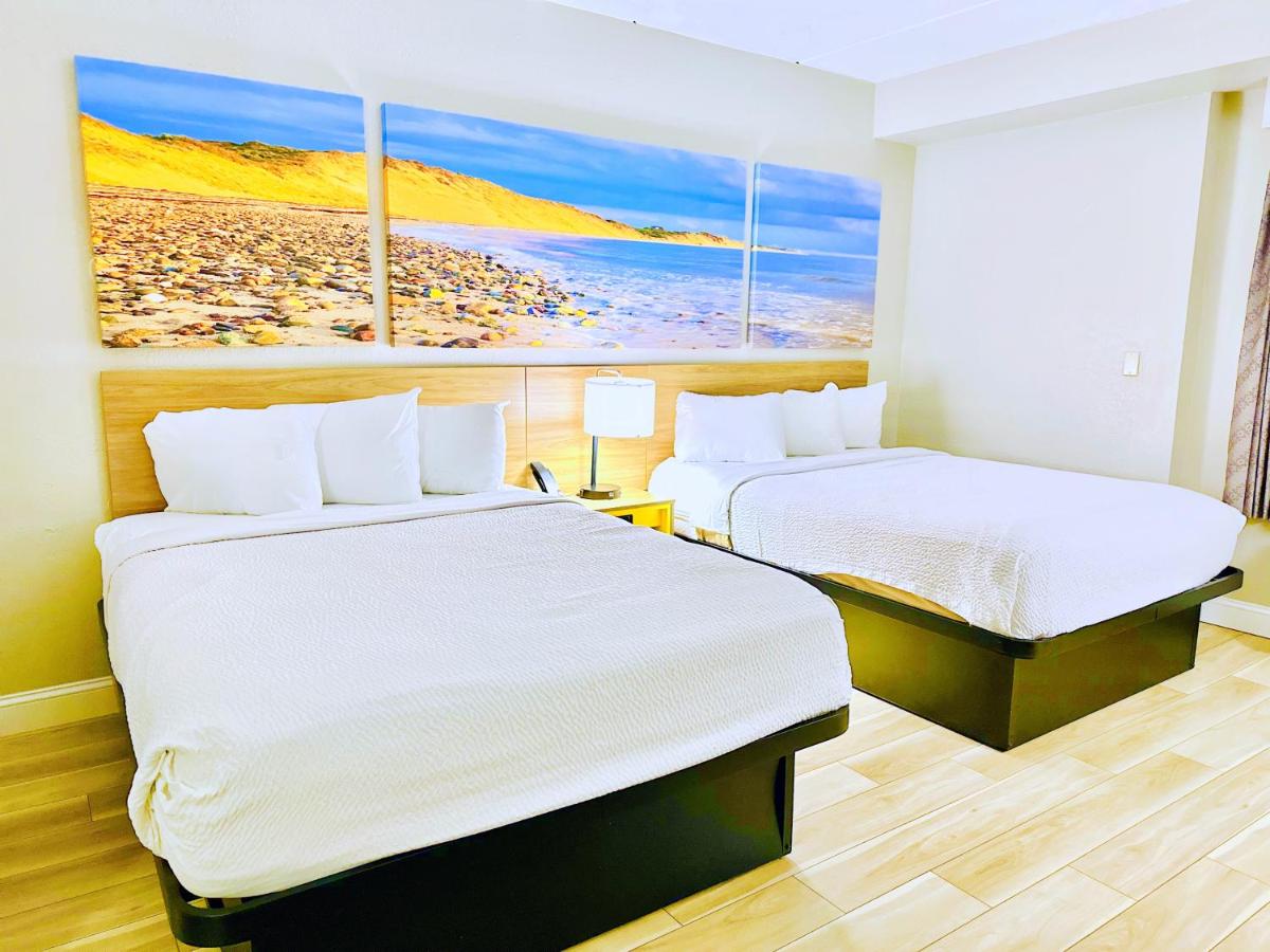 Queen Room with Two Queen Beds - Mobility Access/Non-Smoking at Days Inn by Wyndham Rutland/Killington Area