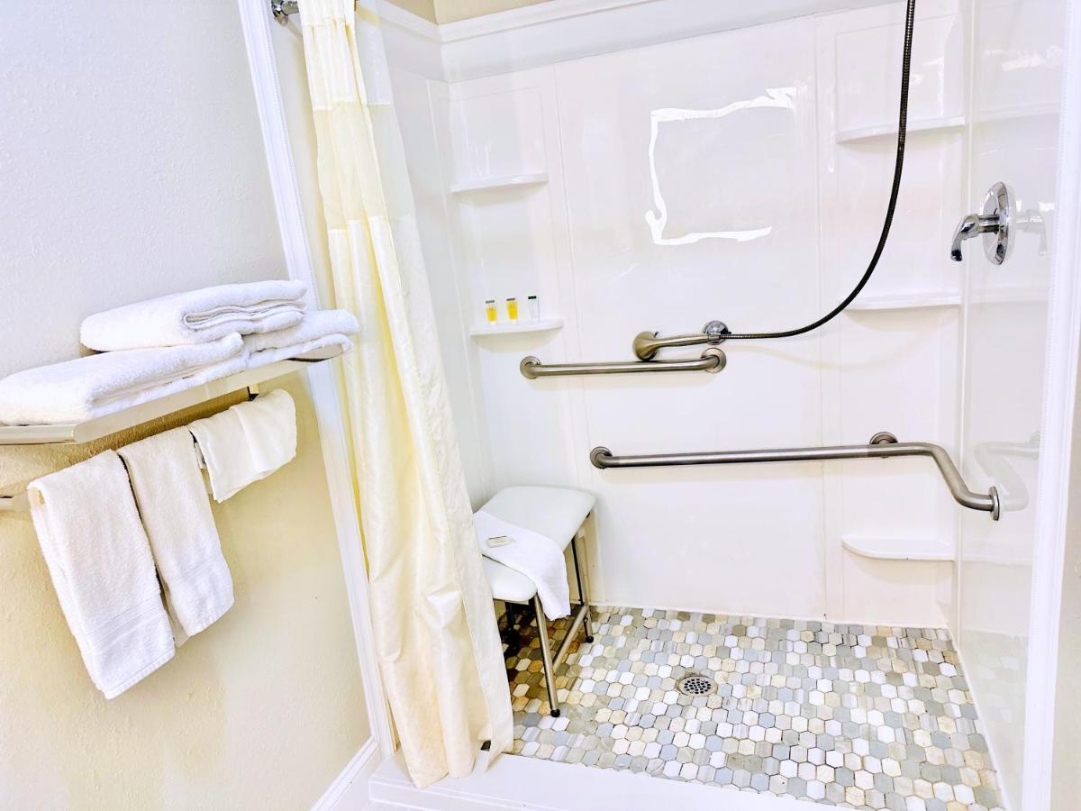 Queen Room with Two Queen Beds - Mobility Access/Non-Smoking at Days Inn by Wyndham Rutland/Killington Area