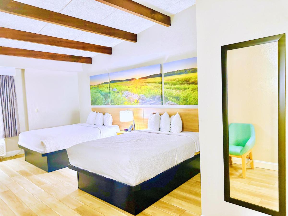 Queen Room with Two Queen Beds - Non-Smoking at Days Inn by Wyndham Rutland/Killington Area