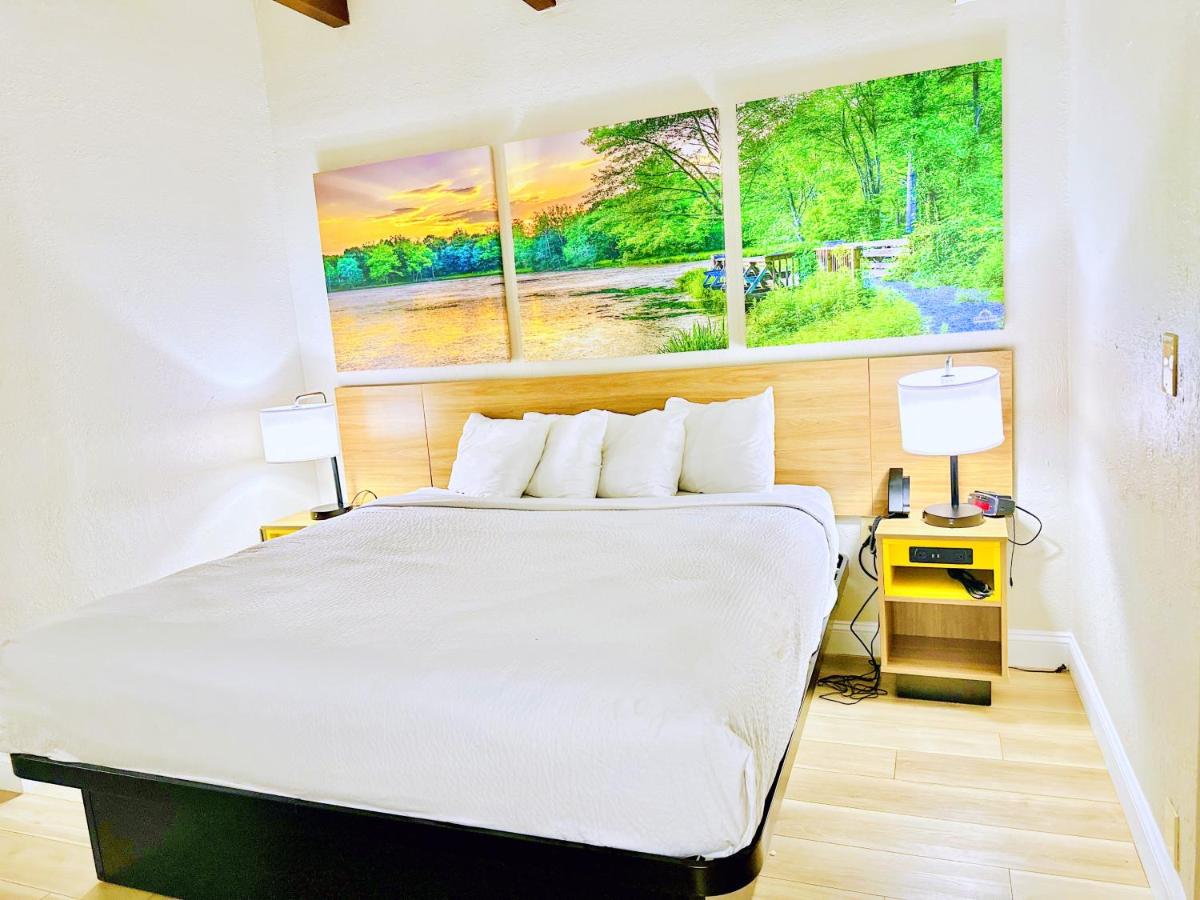 King Studio Suite - Non-Smoking at Days Inn by Wyndham Rutland/Killington Area