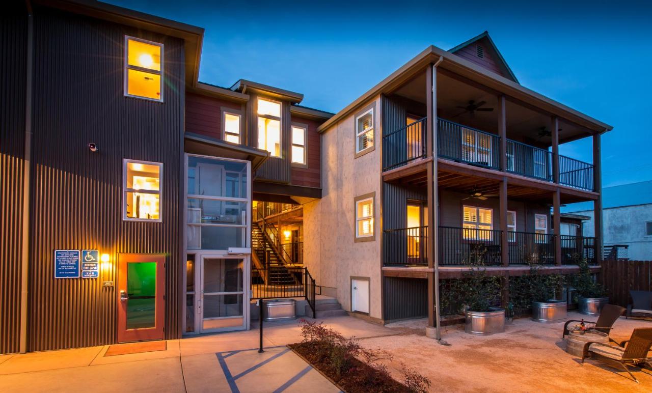 | Rest, a boutique hotel
