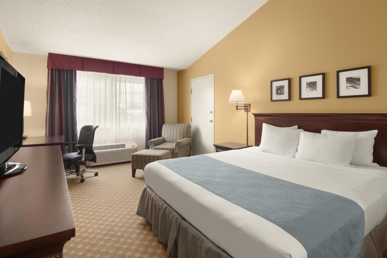 | Country Inn & Suites by Radisson, Sioux Falls, SD