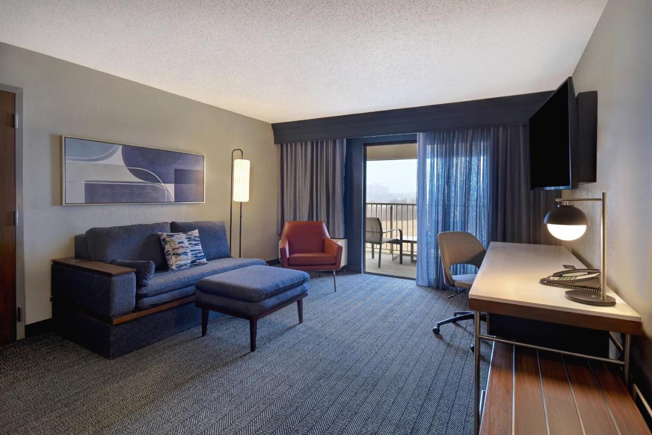 King Suite at Courtyard by Marriott Cincinnati Airport