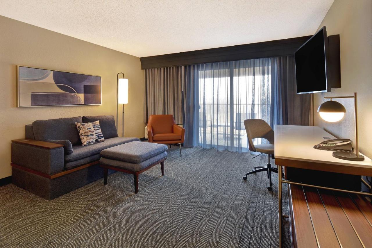 King Suite at Courtyard by Marriott Cincinnati Airport