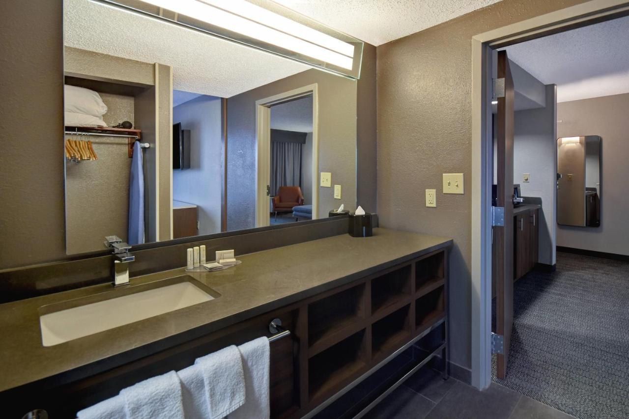 King Suite at Courtyard by Marriott Cincinnati Airport