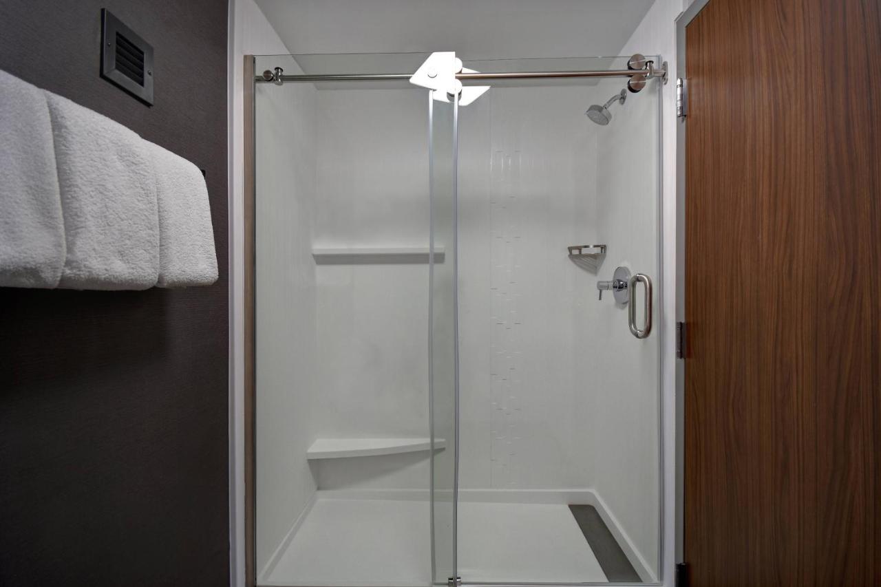 King Suite at Courtyard by Marriott Cincinnati Airport