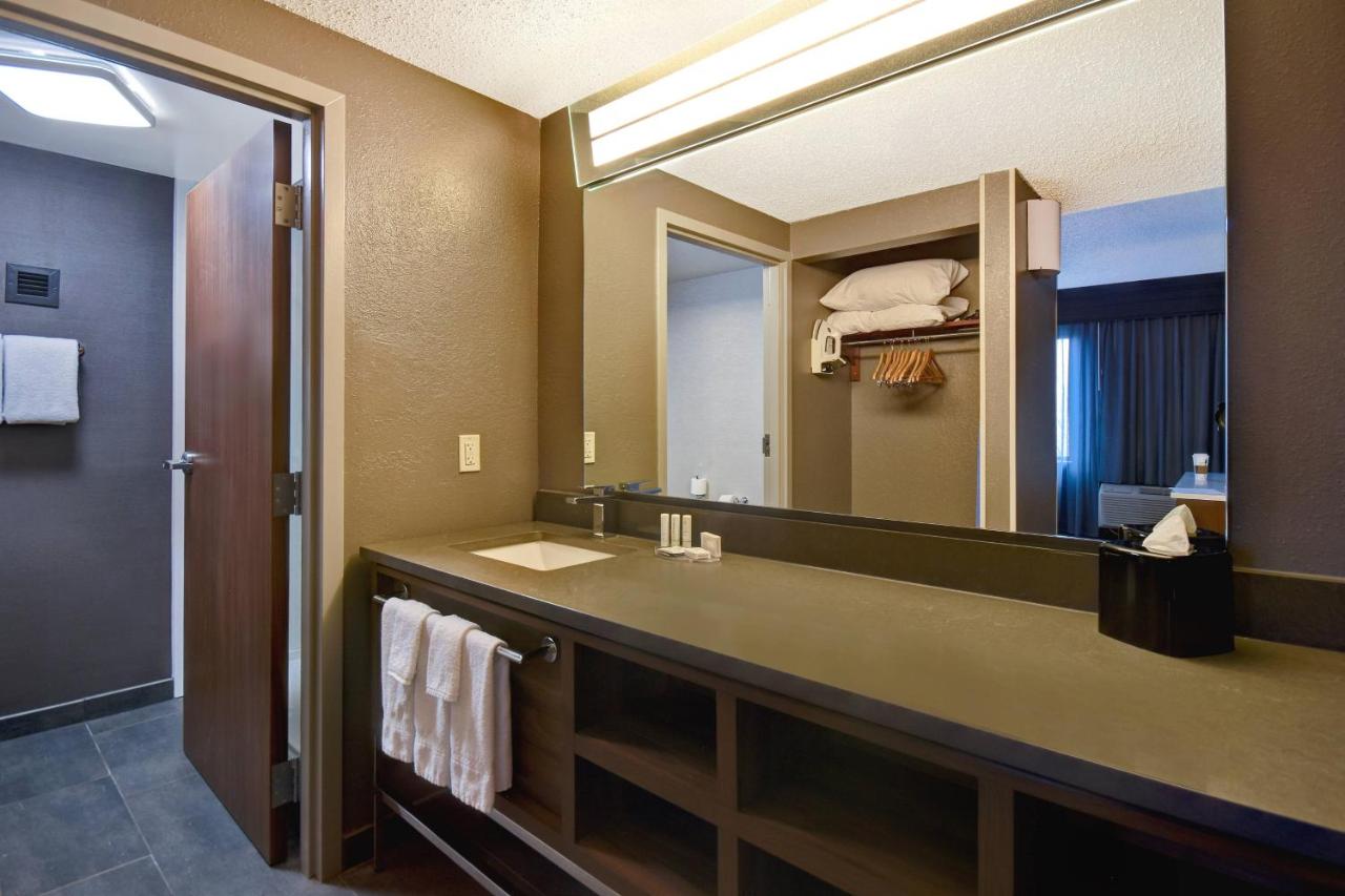 King Suite at Courtyard by Marriott Cincinnati Airport
