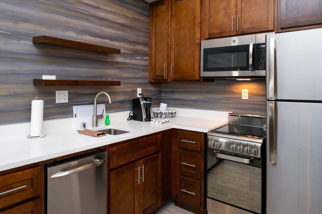 | Residence Inn Visalia