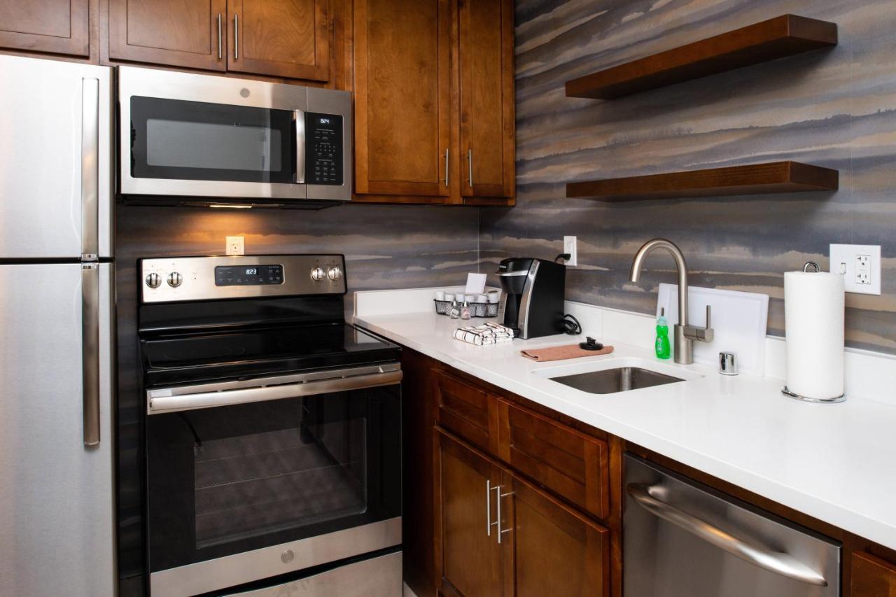 | Residence Inn Visalia