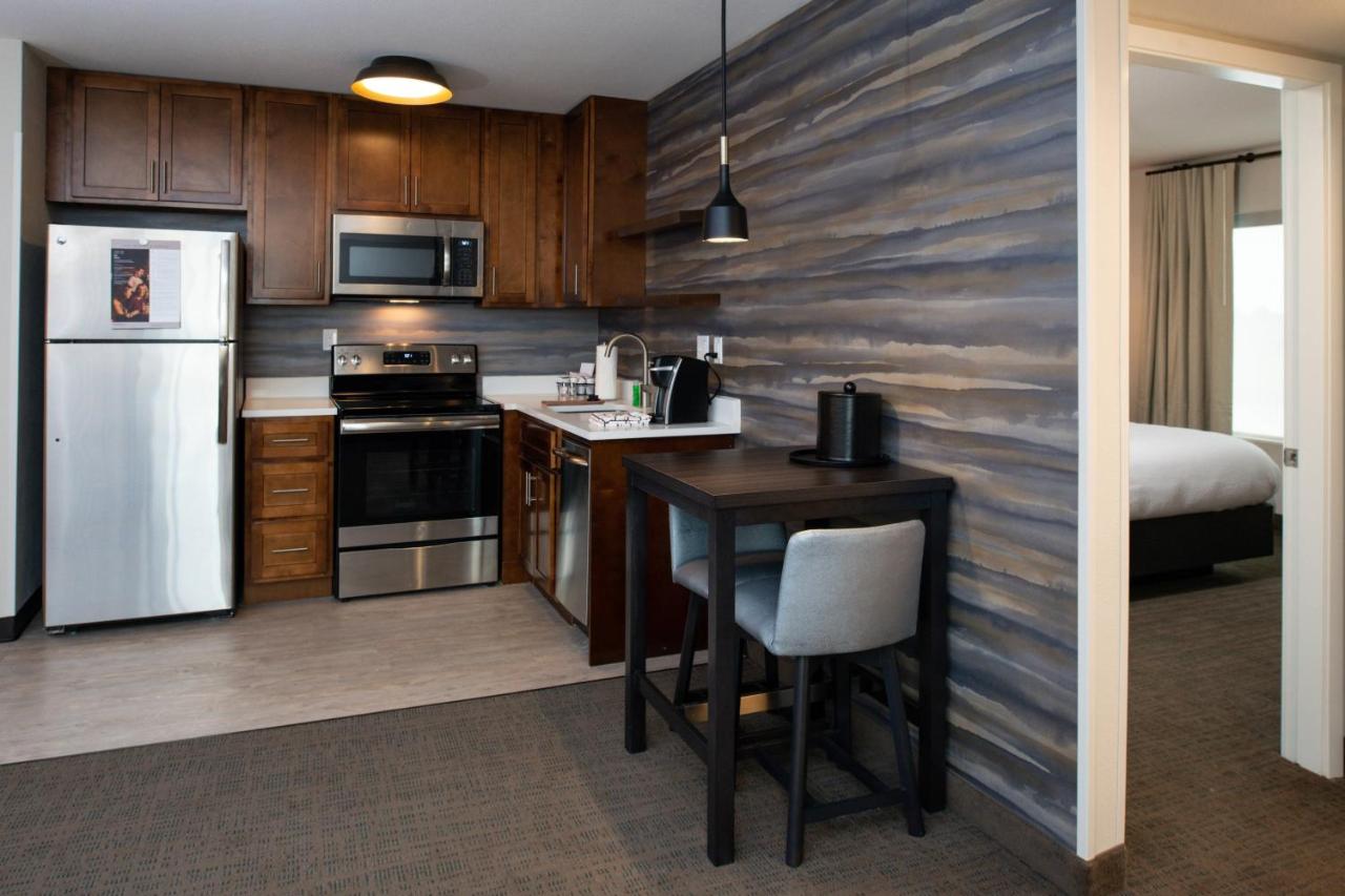 | Residence Inn Visalia