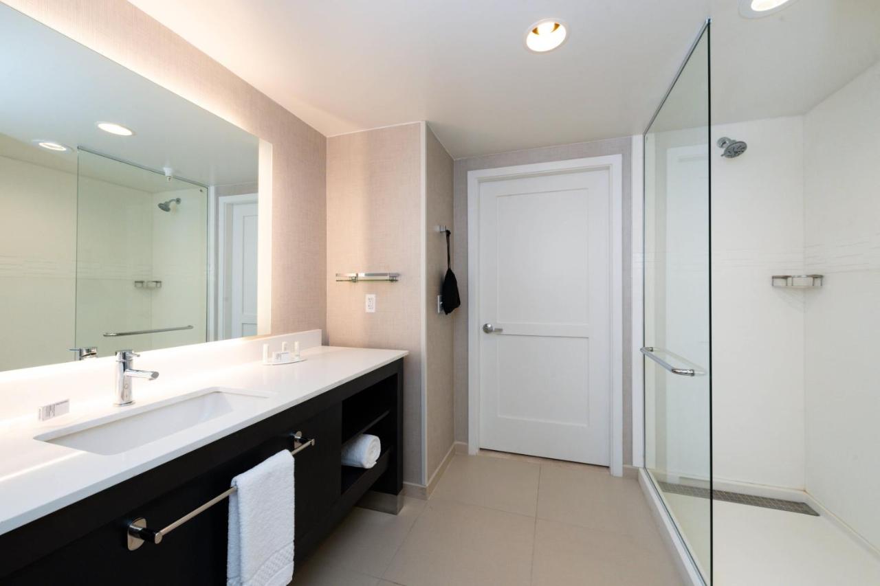 | Residence Inn Visalia