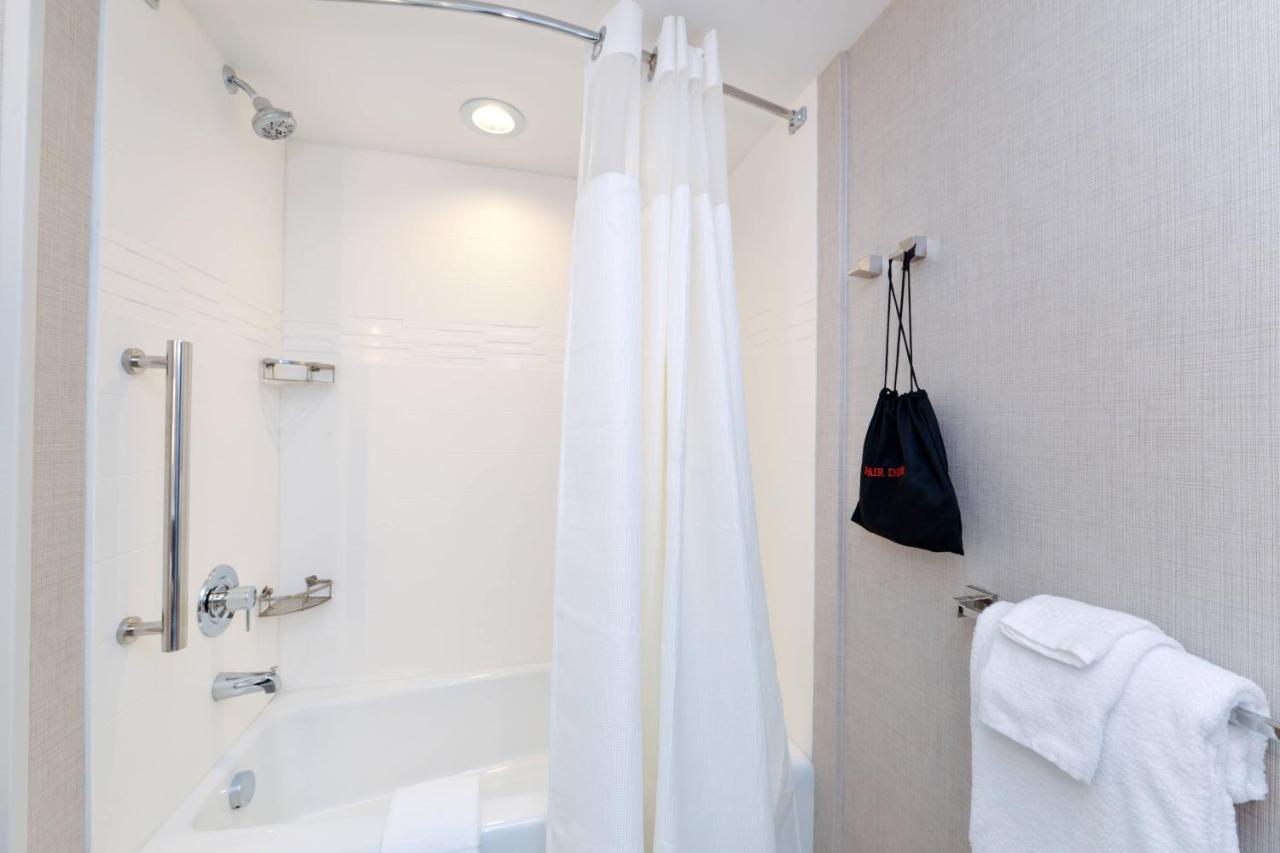 | Residence Inn Visalia
