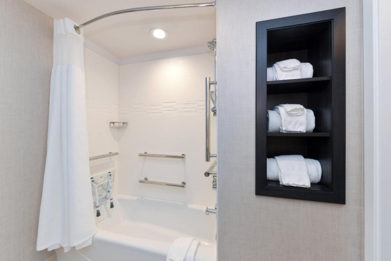 | Residence Inn Visalia