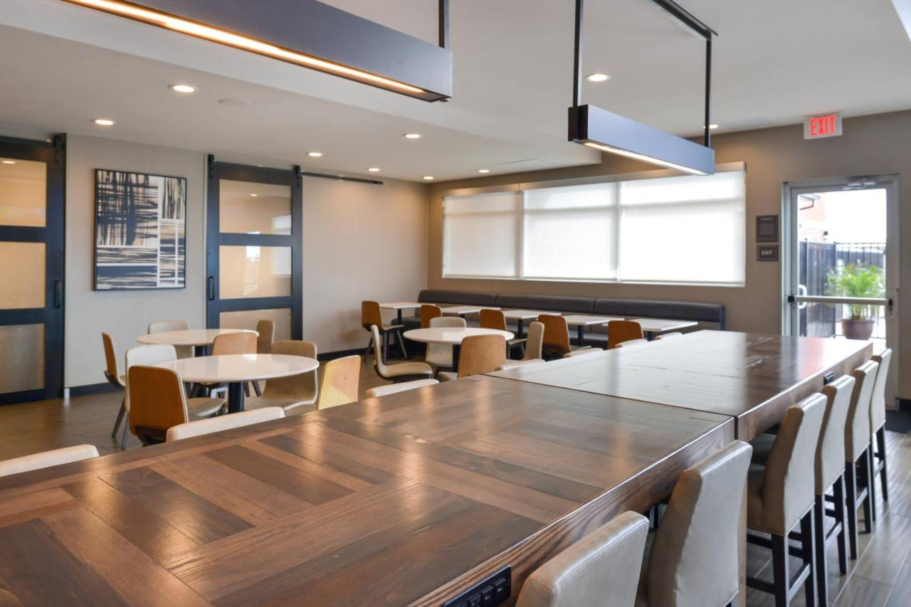 | Residence Inn Visalia