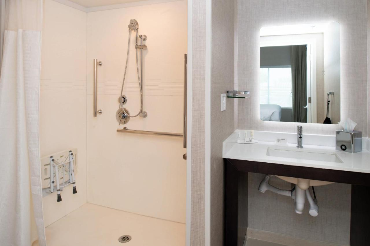 | Residence Inn Visalia