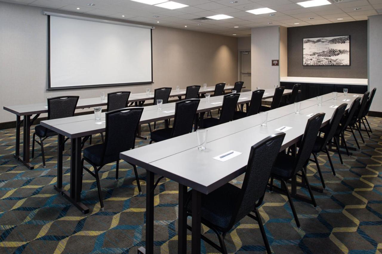 | Residence Inn Visalia