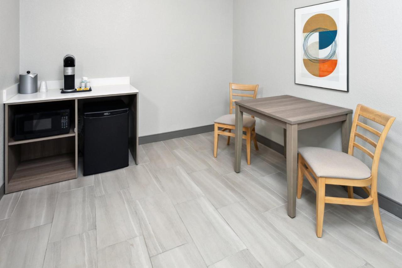 | Holiday Inn Express Cleveland Airport - Brook Park, an IHG Hotel