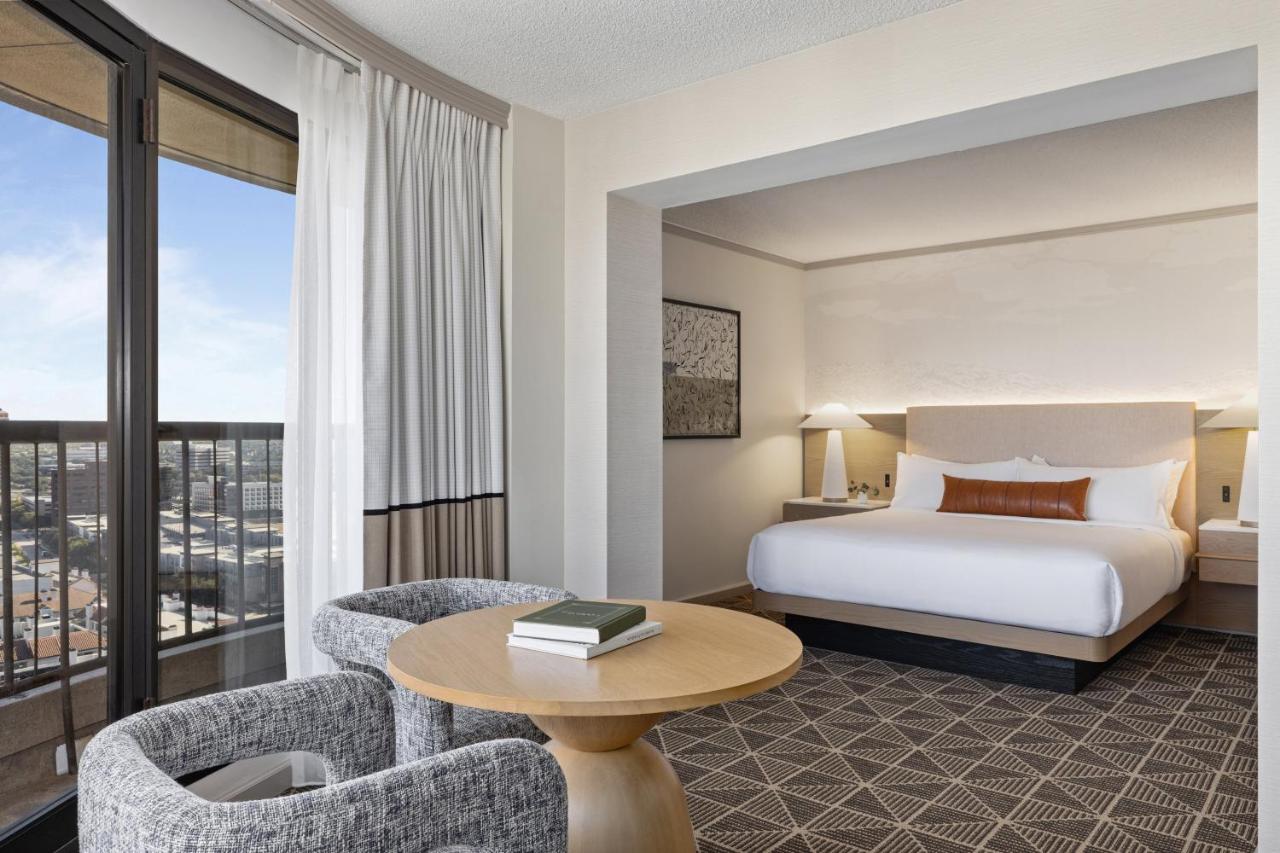 Corner Suite at Omni Las Colinas Hotel