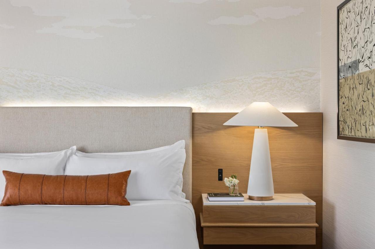 Corner Suite at Omni Las Colinas Hotel