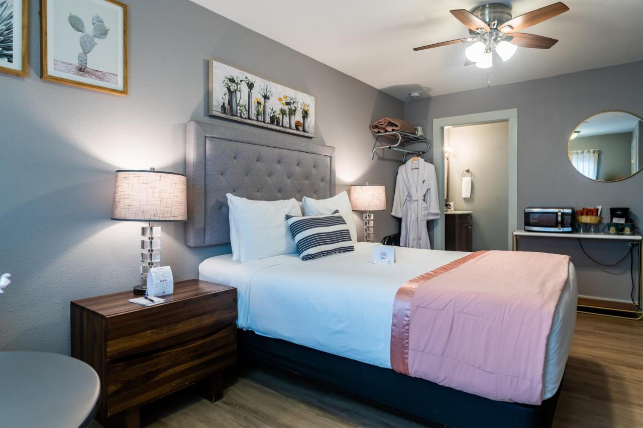 | Inn at Haystack Rock