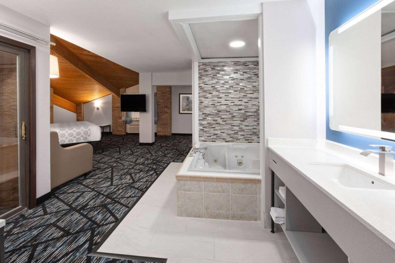 | Baymont by Wyndham Warrenton
