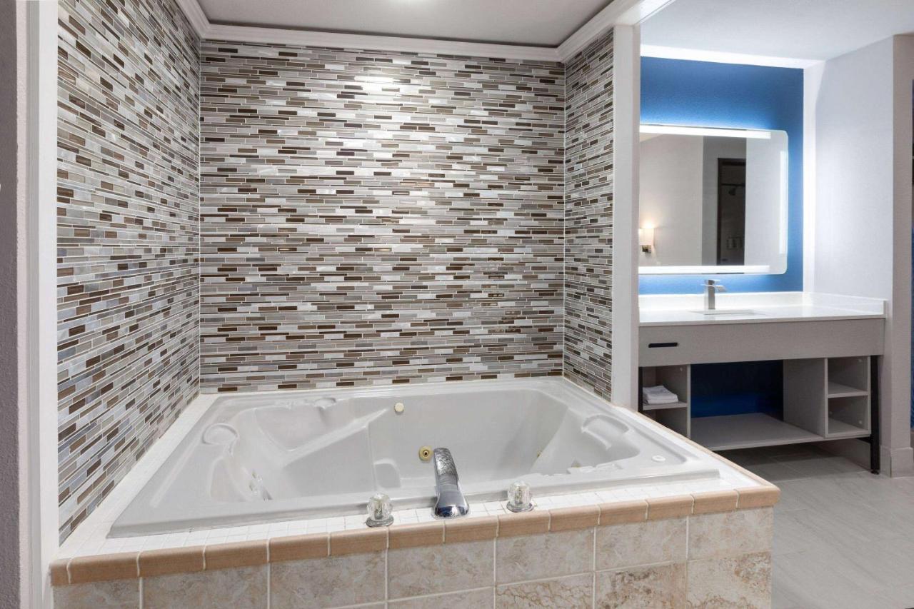 | Baymont by Wyndham Warrenton