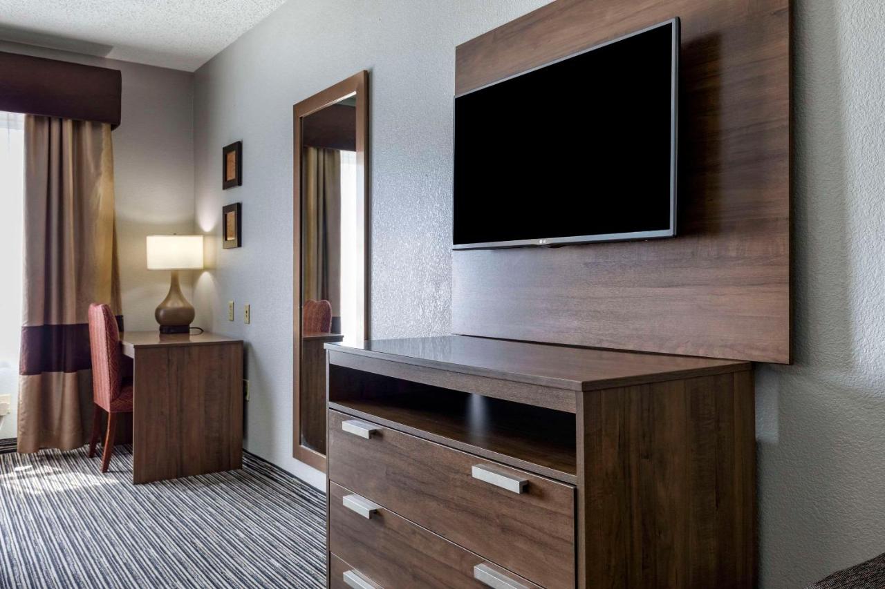 Queen Room with Two Queen Beds - Non-Smoking at Quality Inn & Suites I-35 E / Walnut Hill